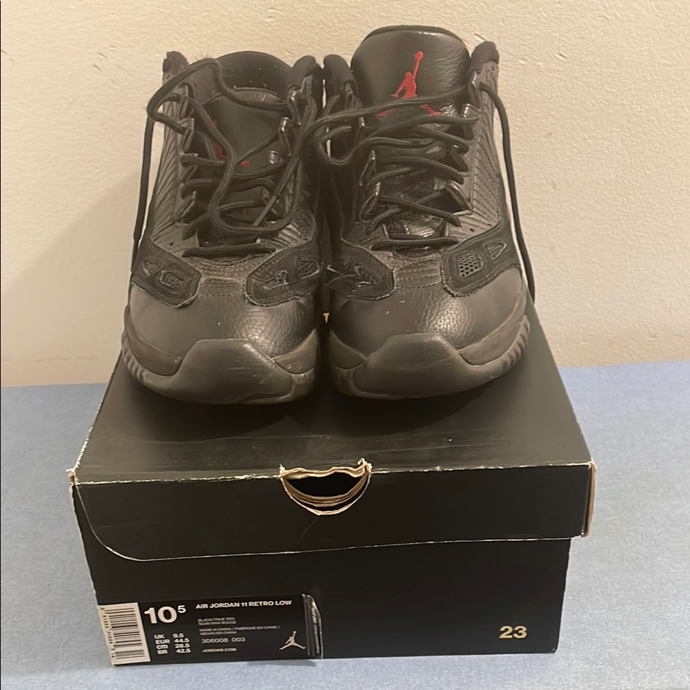 Jordan Retro Low Black Sneakers